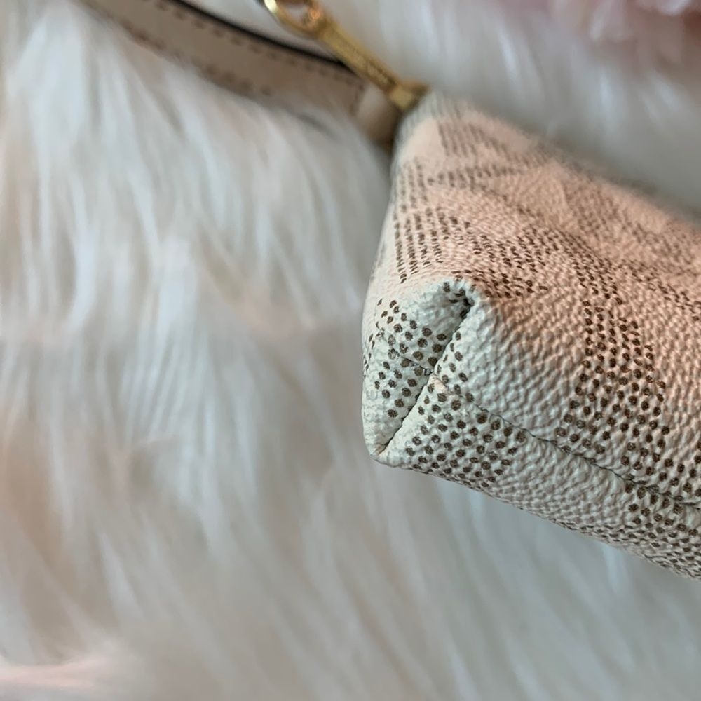 MICHEAL KORS FASHION WRISTLET - Picture 7 of 16